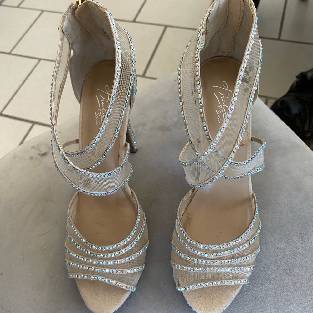 Stunning , glitzy , elegant, comfortable and stable heels . Never worn